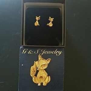 Gold Fix pin and earrings